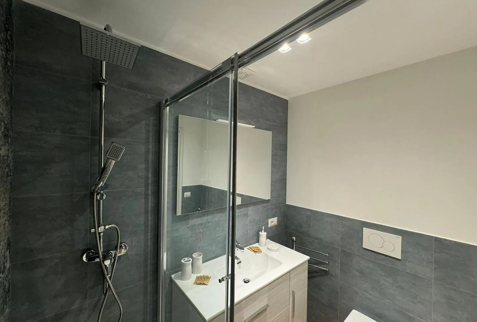 Roman Pearl In Portuense Apartment